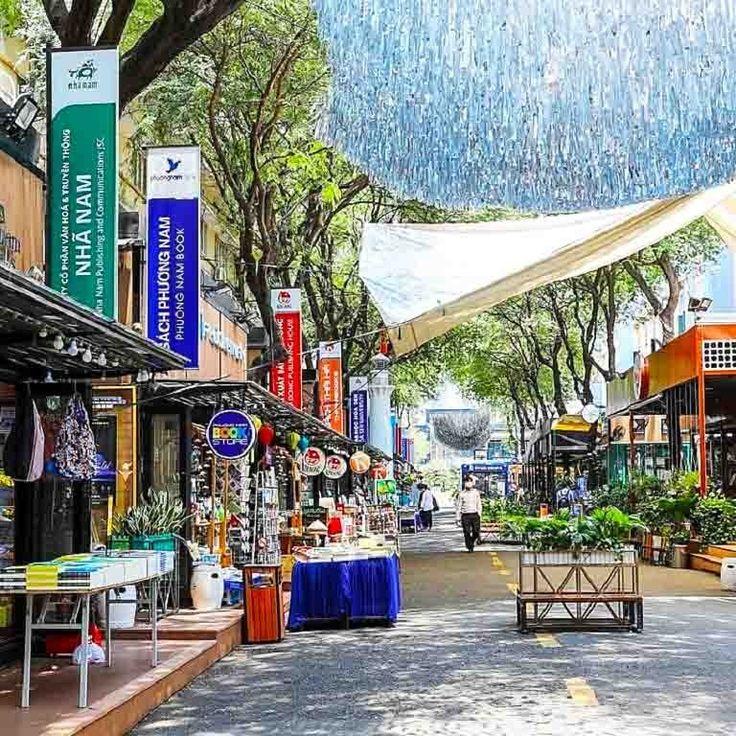 Arrival in Singapore & Leisure & Exploration