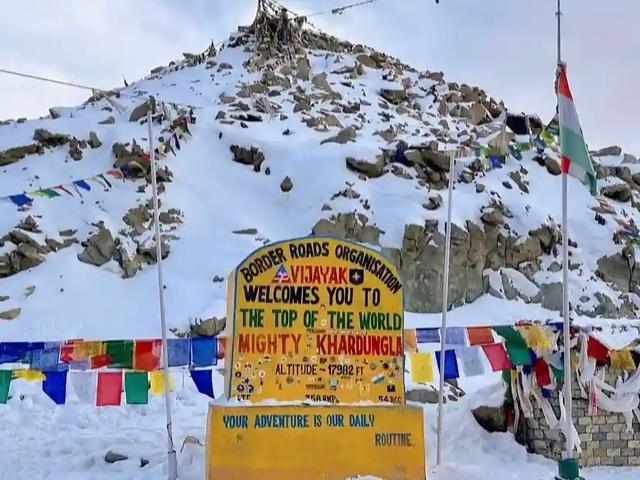 Via Khardung-La Pass